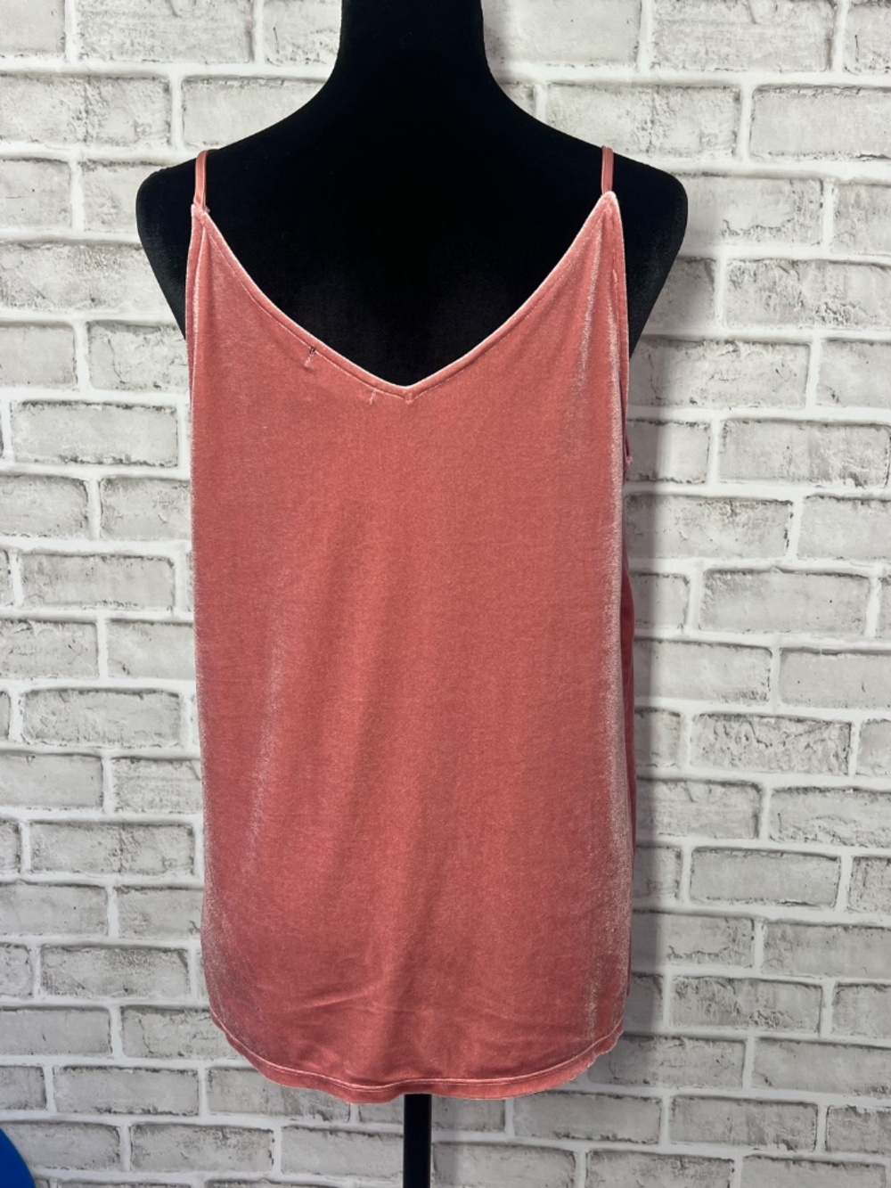 HALOGEN • Dusty Rose Pink Velvet V-Neck Camisole Tank Top Small - Picture 4 of 7